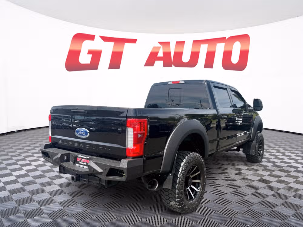 2018 Ford F-350 Super Duty Lariat Image 5