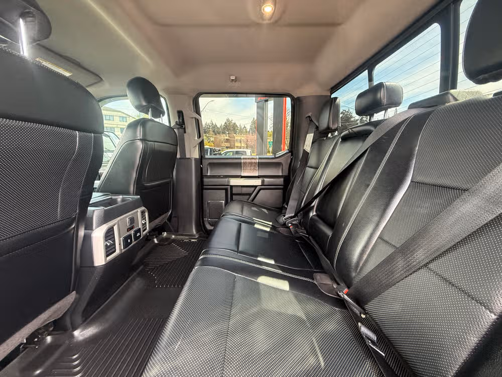 2018 Ford F-350 Super Duty Lariat Image 8