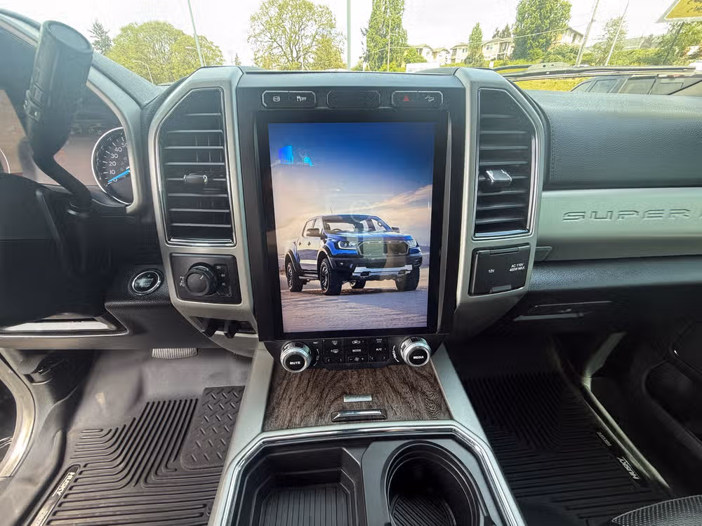 2018 Ford F-350 Super Duty Lariat Image 13
