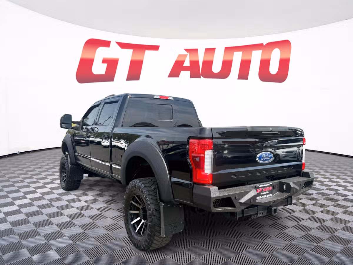 2018 Ford F-350 Super Duty Lariat Image 4