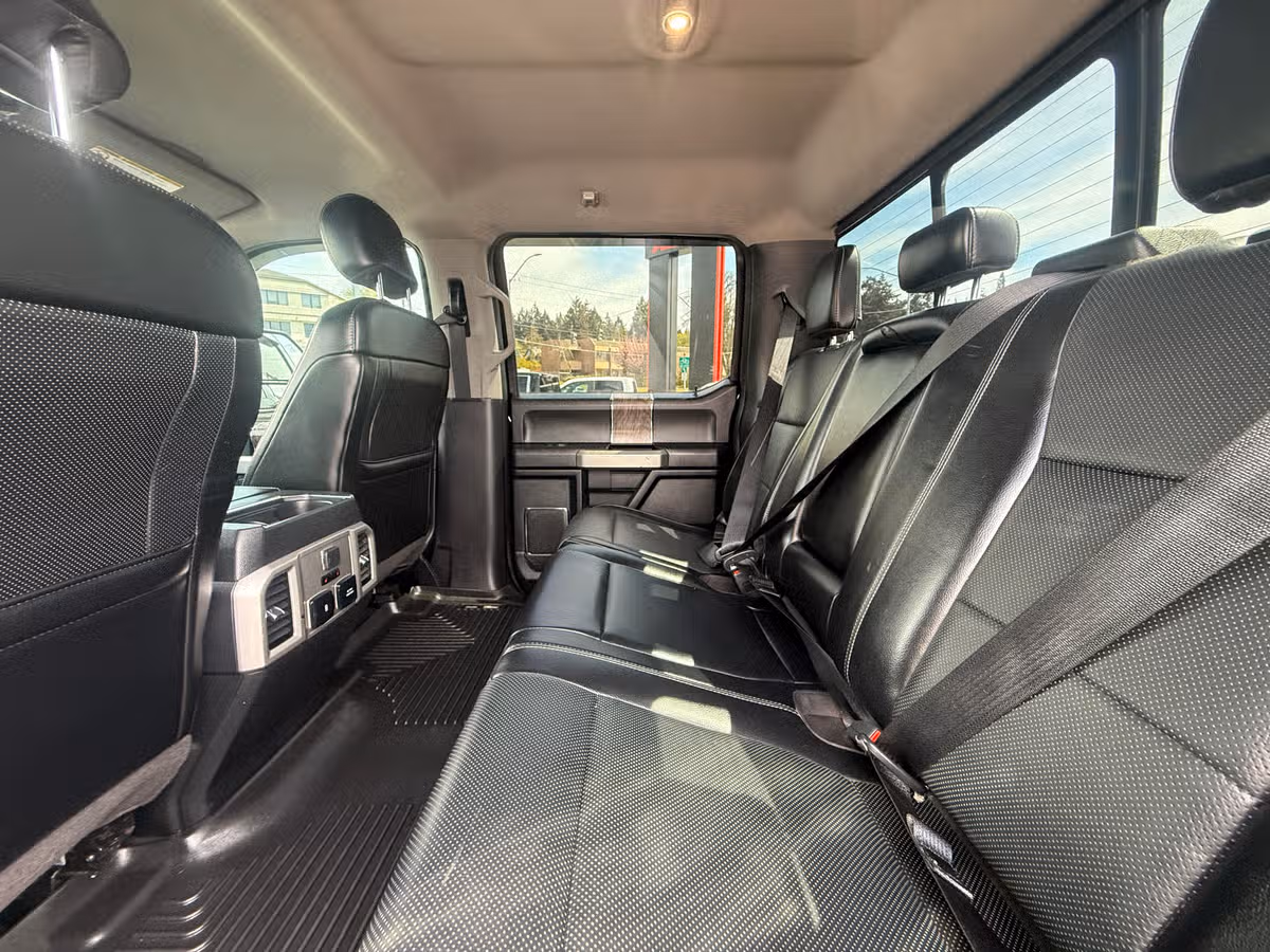 2018 Ford F-350 Super Duty Lariat Image 8