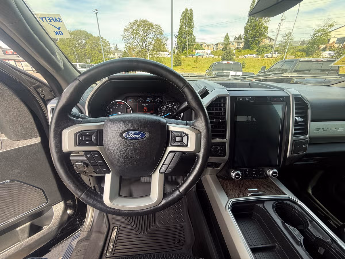 2018 Ford F-350 Super Duty Lariat Image 12