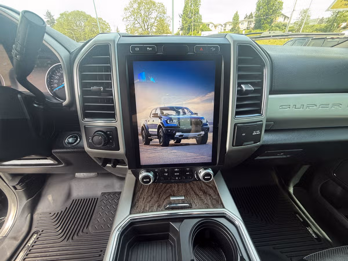 2018 Ford F-350 Super Duty Lariat Image 13
