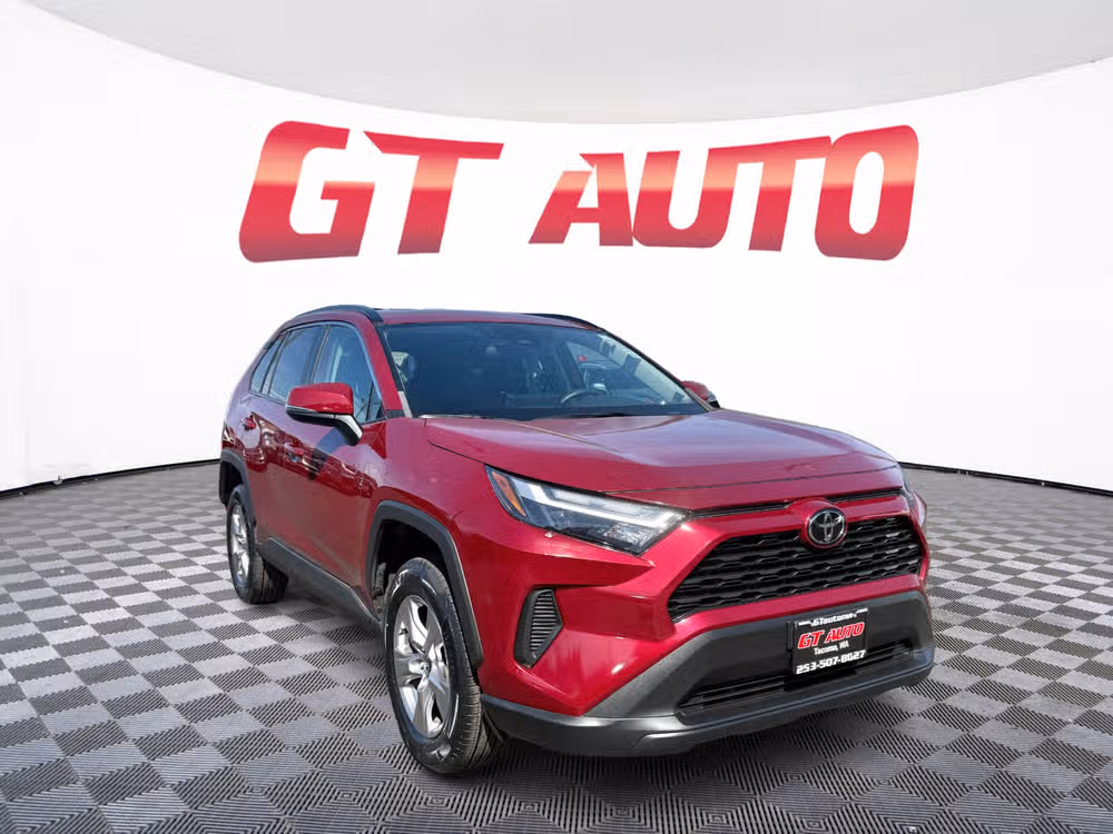 2023 Toyota RAV4 XLE FWD's photo