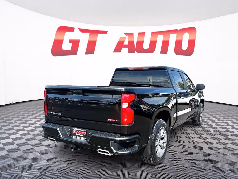 2020 Chevrolet Silverado 1500 RST Pickup 4D 5 3/4 ft Crew Cab Lower Image 3