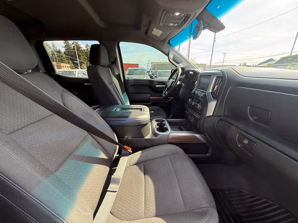 2020 Chevrolet Silverado 1500 RST Pickup 4D 5 3/4 ft Crew Cab Image 9