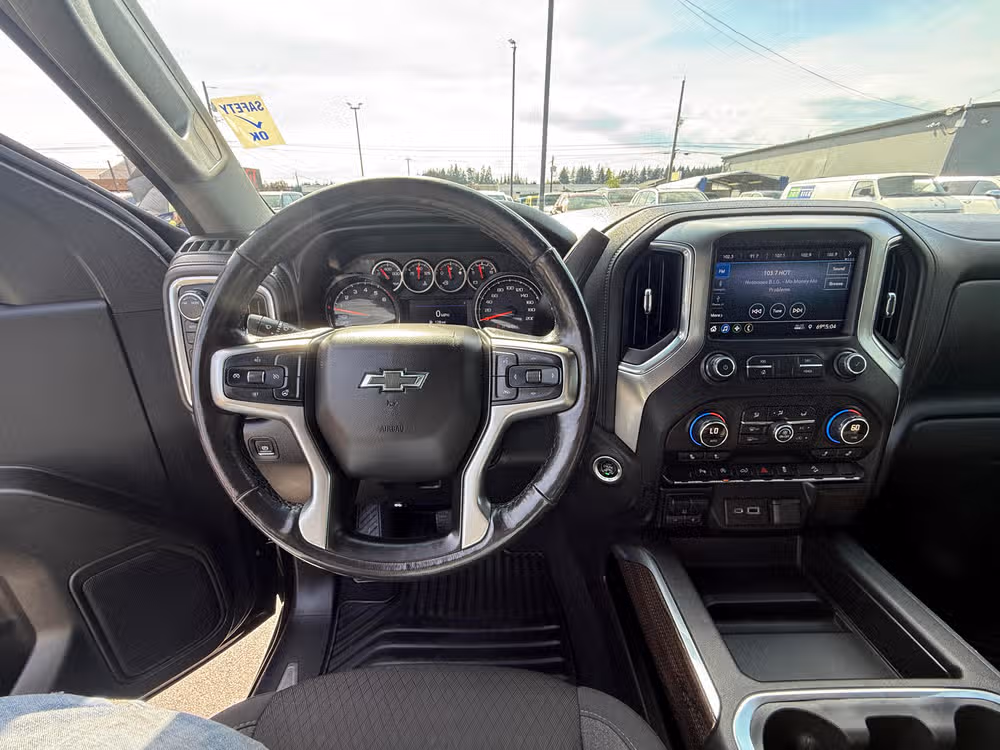 2020 Chevrolet Silverado 1500 RST Pickup 4D 5 3/4 ft Crew Cab Image 12