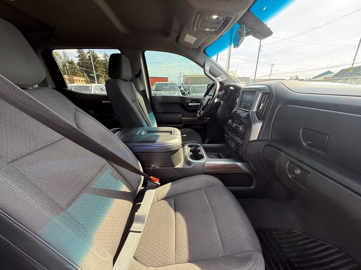 2020 Chevrolet Silverado 1500 RST Pickup 4D 5 3/4 ft Crew Cab Image 9