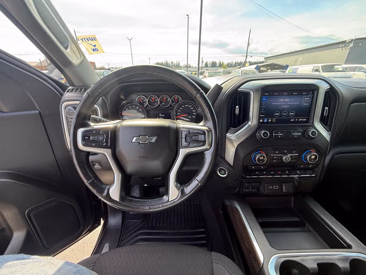 2020 Chevrolet Silverado 1500 RST Pickup 4D 5 3/4 ft Crew Cab Image 12
