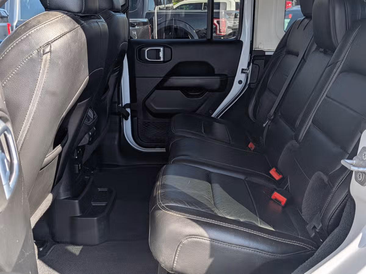 2021 Jeep Wrangler Unlimited Sahara Image 6