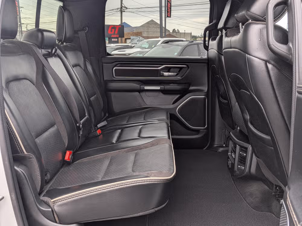 2023 Ram 1500 Laramie Crew Cab Image 9