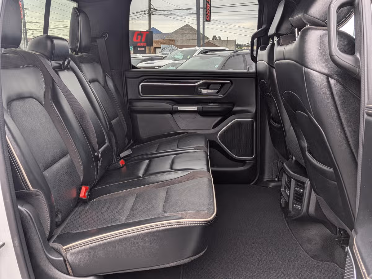 2023 Ram 1500 Laramie Crew Cab Image 9
