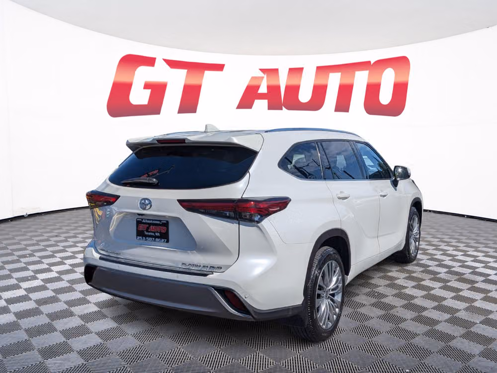 2021 Toyota Highlander Platinum Lower Image 2