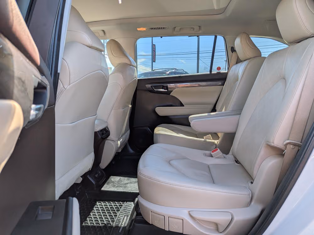 2021 Toyota Highlander Platinum Image 6