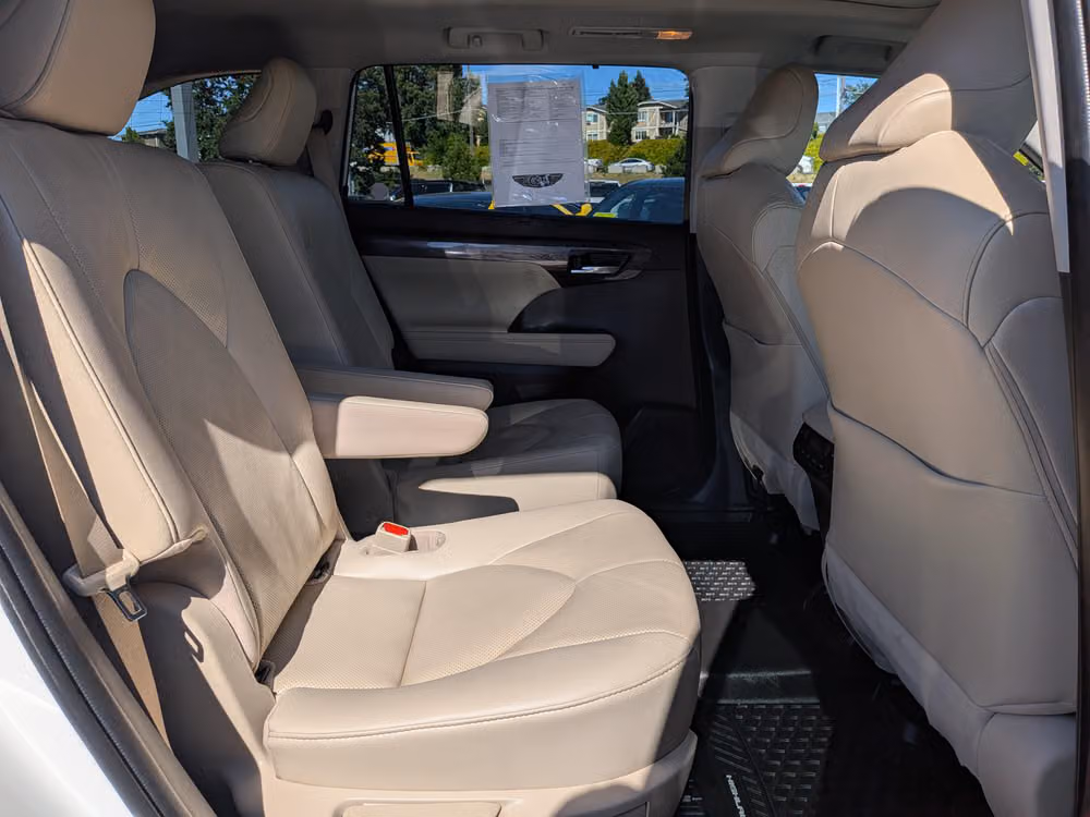 2021 Toyota Highlander Platinum Image 8