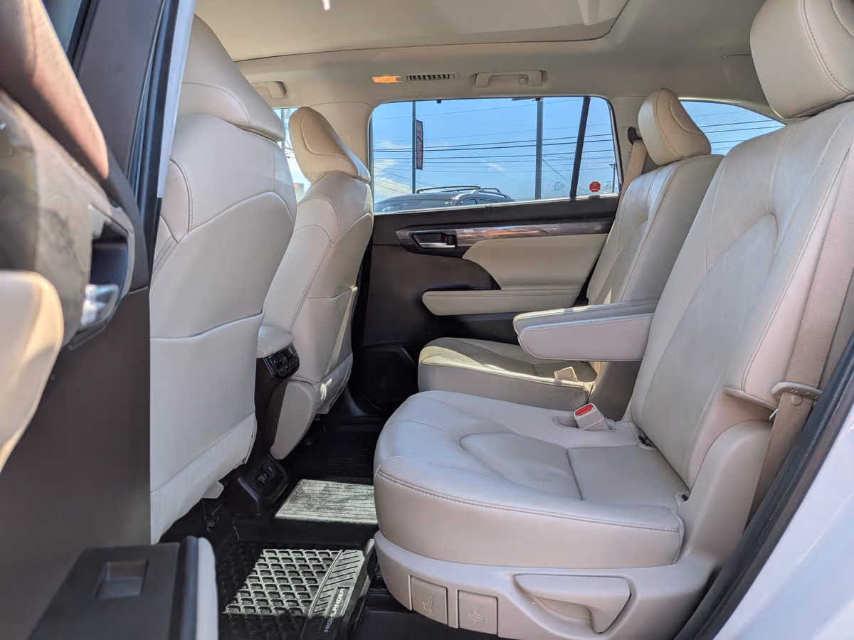 2021 Toyota Highlander Platinum Image 6