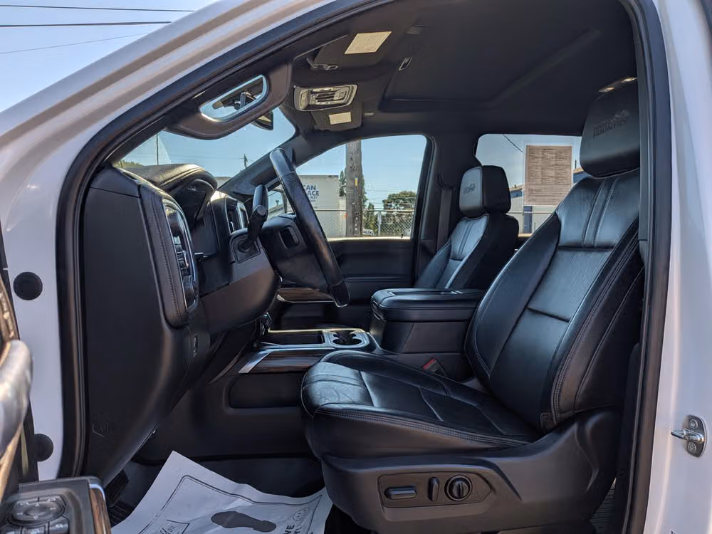 2022 Chevrolet Silverado 3500HD High Country Crew Cab Image 6