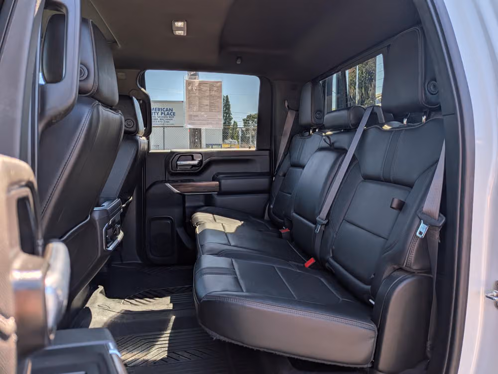 2022 Chevrolet Silverado 3500HD High Country Crew Cab Image 7