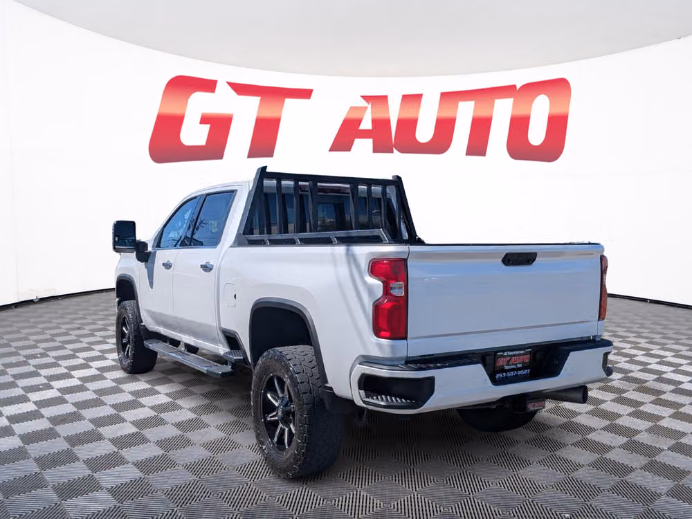 2022 Chevrolet Silverado 3500HD High Country Crew Cab Image 4
