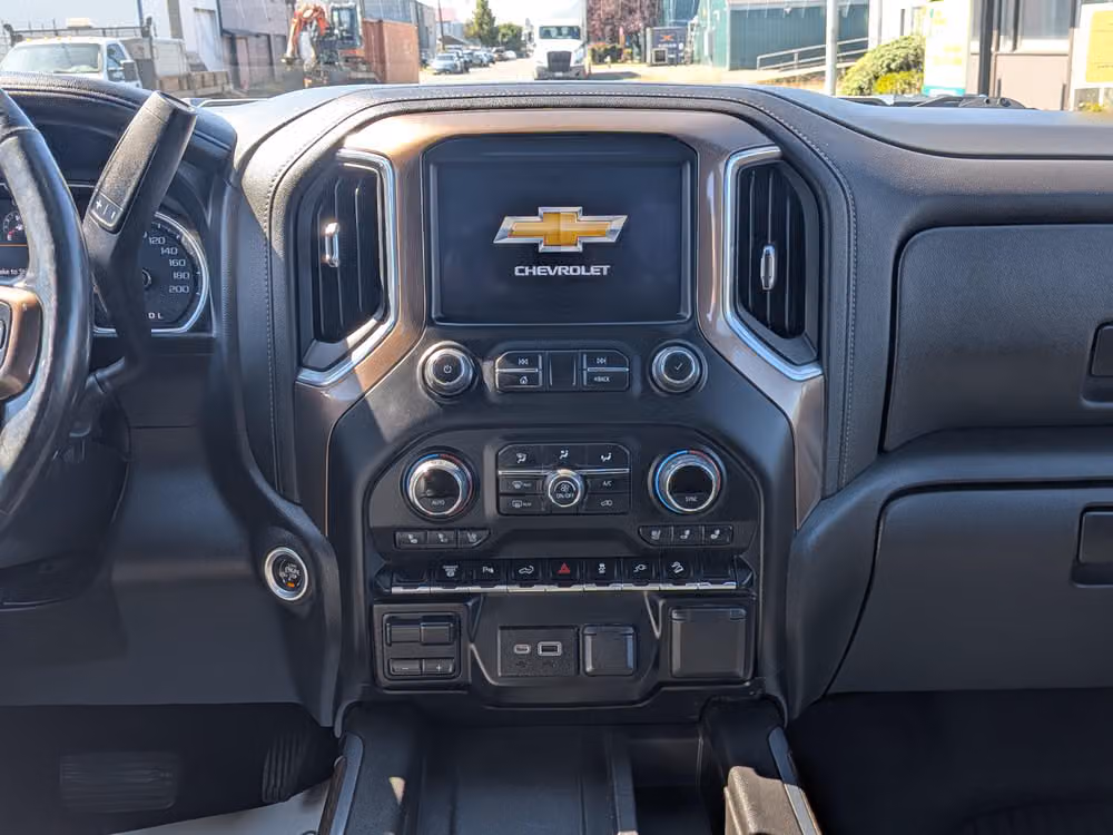 2022 Chevrolet Silverado 3500HD High Country Crew Cab Image 11