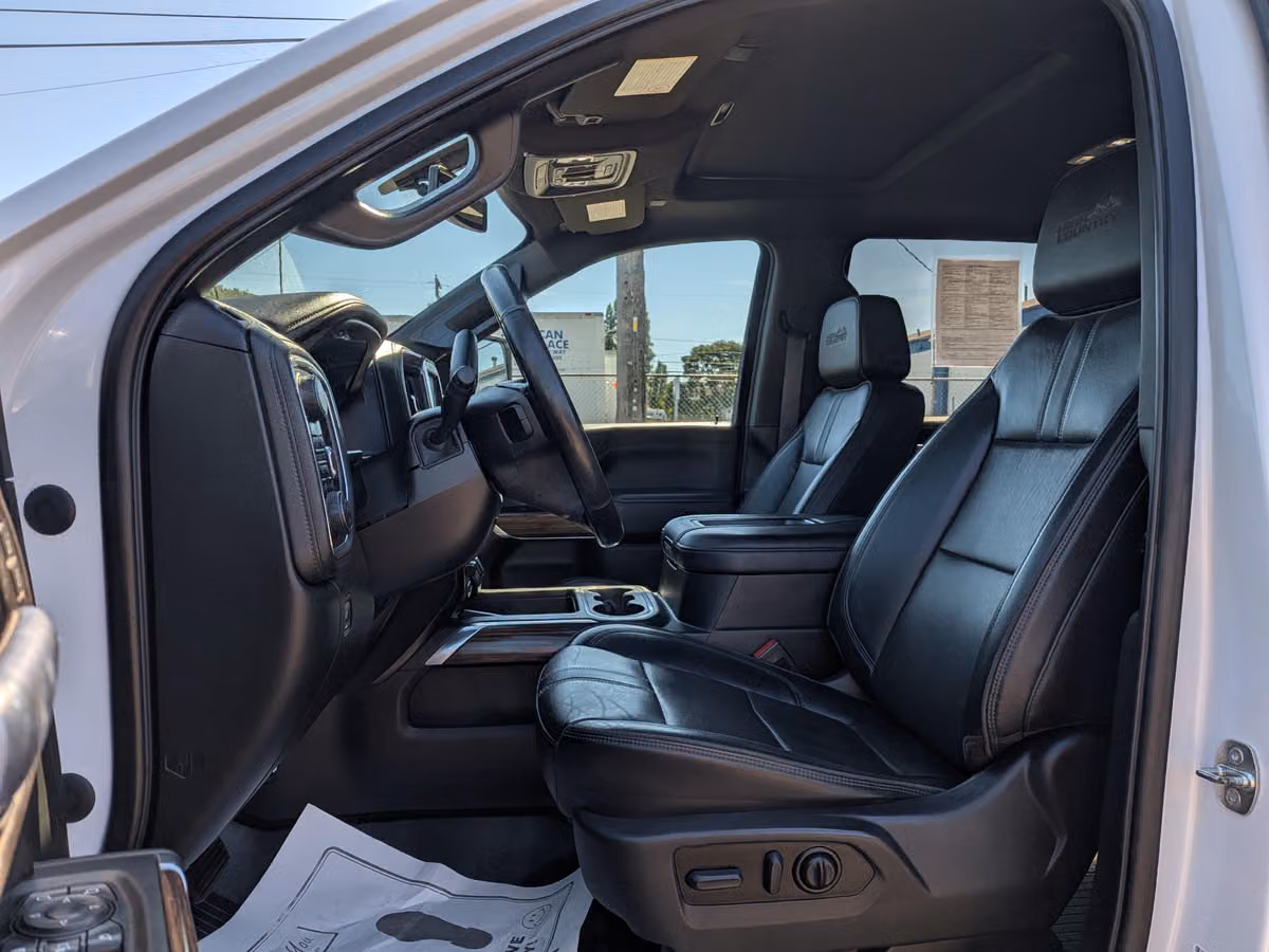 2022 Chevrolet Silverado 3500HD High Country Crew Cab Image 6