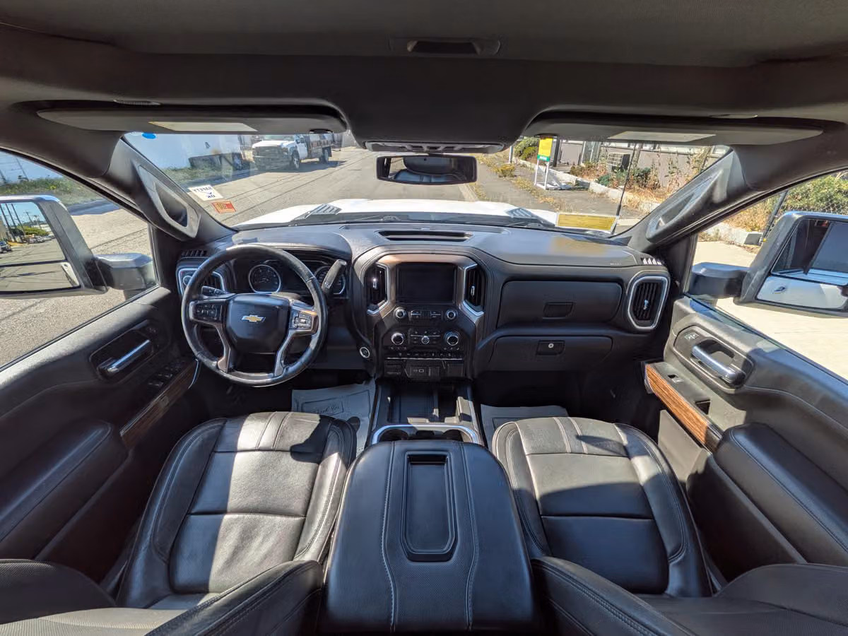 2022 Chevrolet Silverado 3500HD High Country Crew Cab Image 10