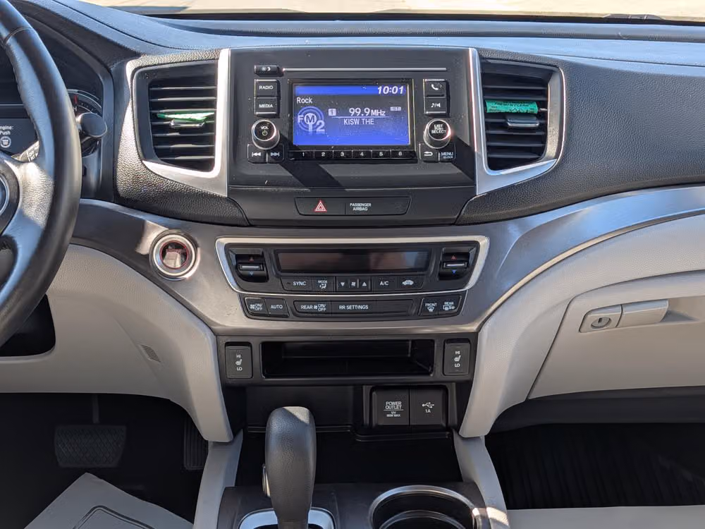 2019 Honda Ridgeline RTL Crew Cab Image 11