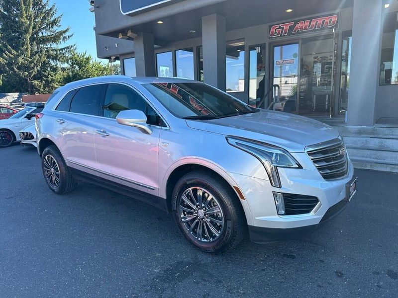 2017 Cadillac XT5 Base Upper Image 1