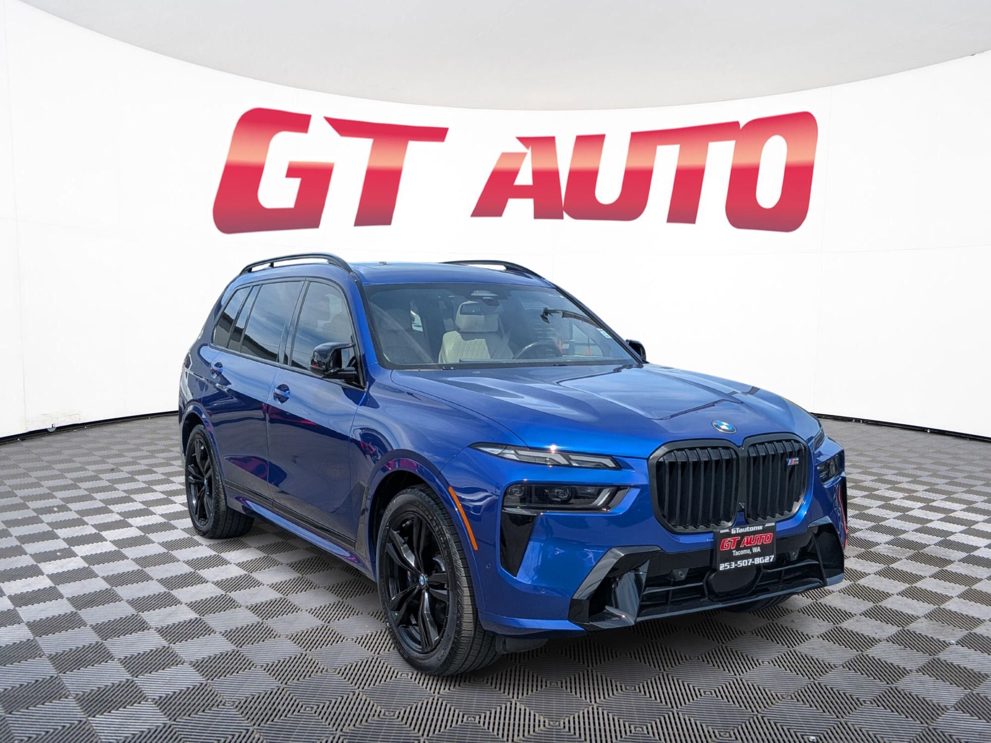 2023 BMW X7 M60i's photo
