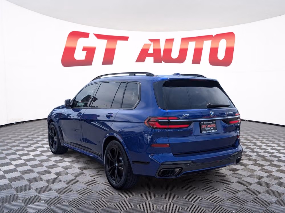 2023 BMW X7 M60i Image 3