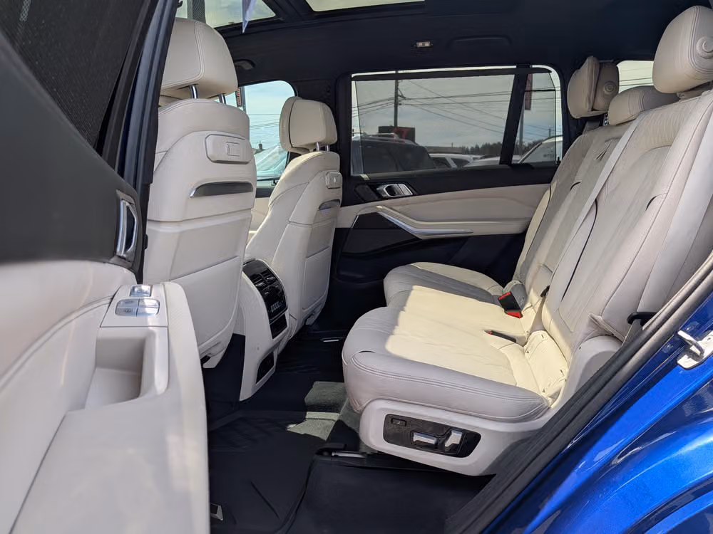 2023 BMW X7 M60i Image 6