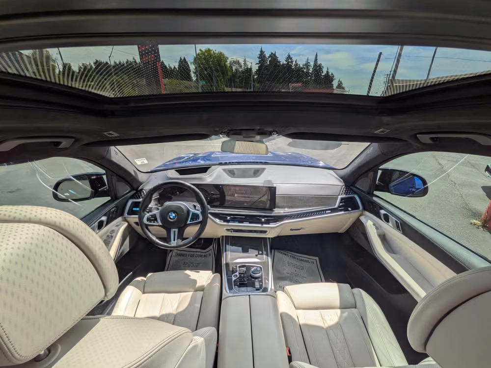 2023 BMW X7 M60i Image 9