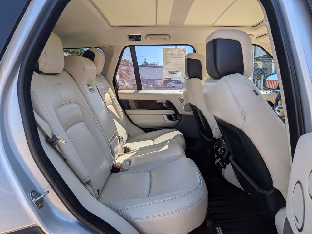 2020 Land Rover Range Rover P525 HSE Image 8