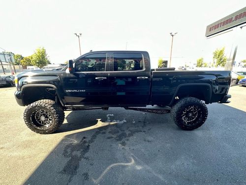 2017 GMC Sierra 3500HD Denali Crew Cab Lower Image 2