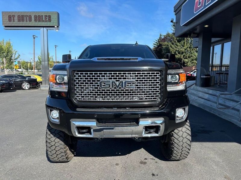 2017 GMC Sierra 3500HD Denali Crew Cab Upper Image 2