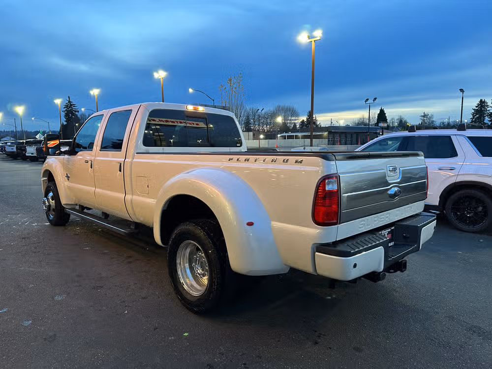 2016 Ford F-350 Super Duty Platinum Crew Cab Lower Image 3