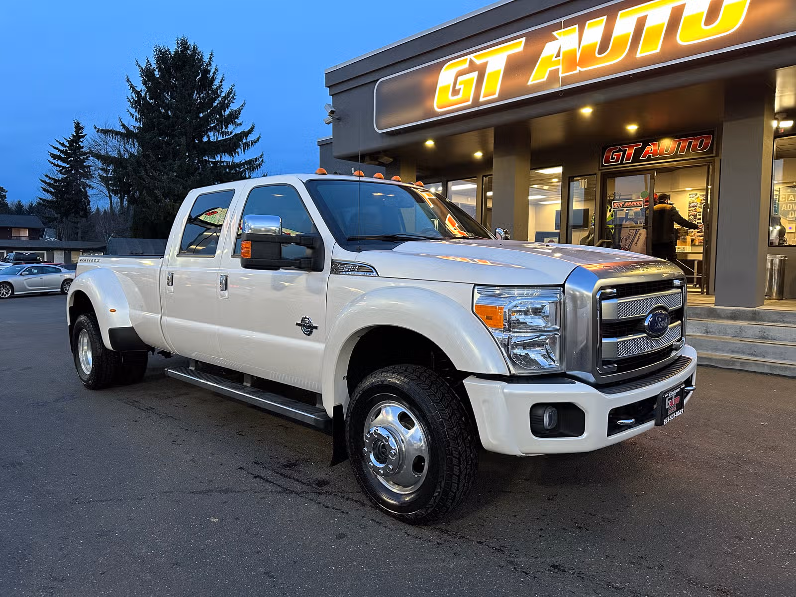 2016 Ford F-350 Super Duty Platinum Crew Cab Upper Image 1
