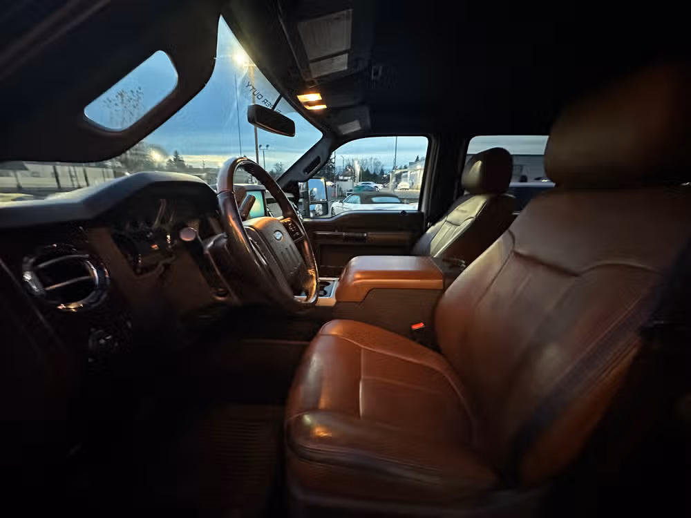 2016 Ford F-350 Super Duty Platinum Crew Cab Image 10