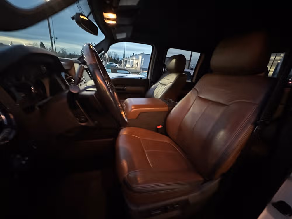 2016 Ford F-350 Super Duty Platinum Crew Cab Image 12