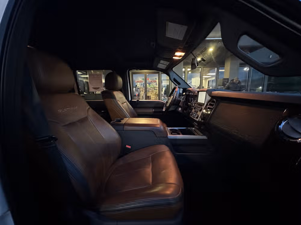 2016 Ford F-350 Super Duty Platinum Crew Cab Image 13