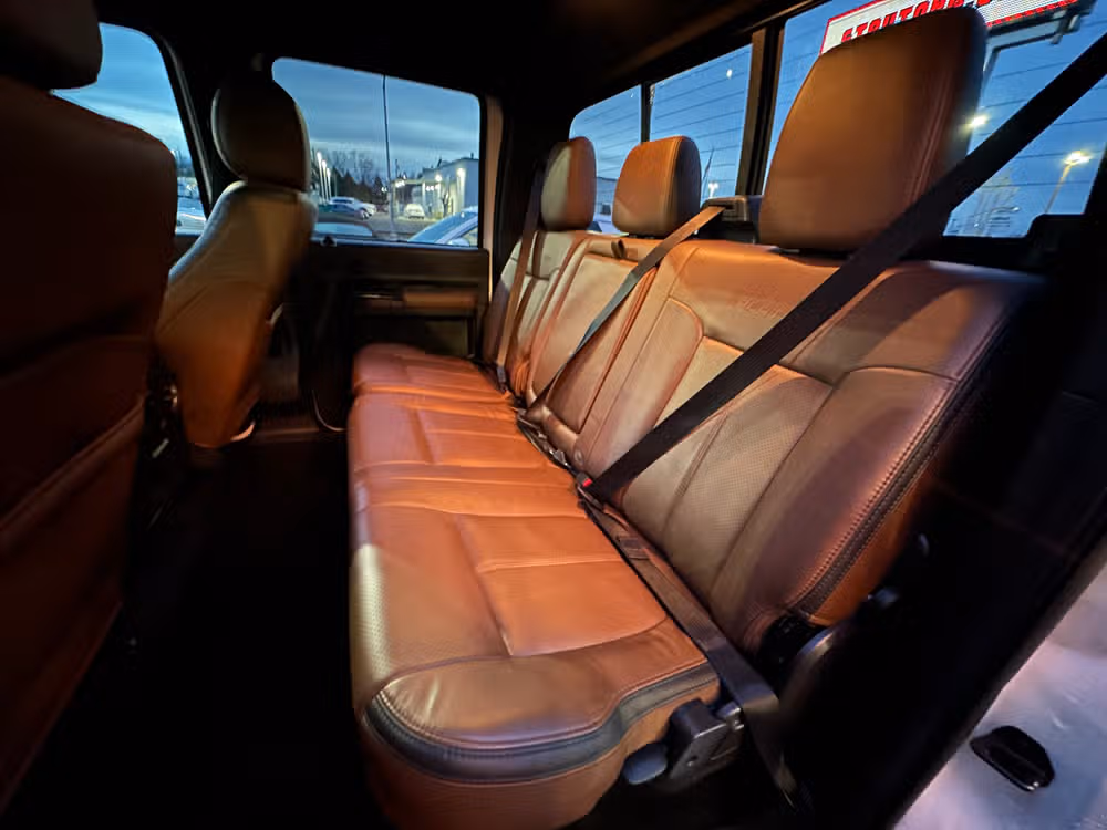 2016 Ford F-350 Super Duty Platinum Crew Cab Image 17