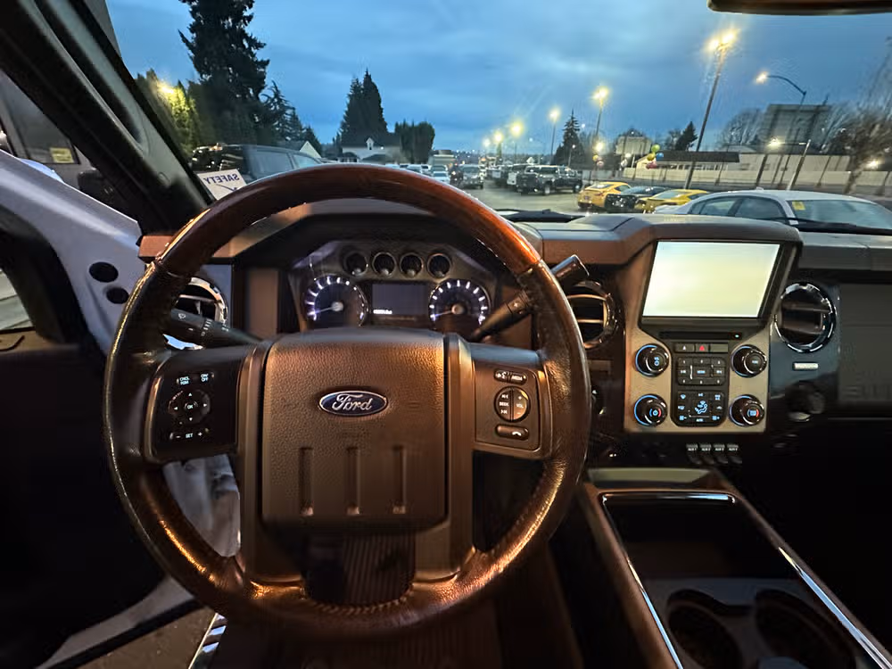 2016 Ford F-350 Super Duty Platinum Crew Cab Image 20