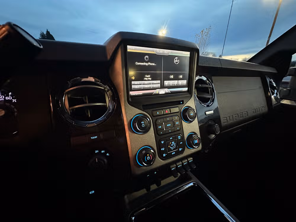 2016 Ford F-350 Super Duty Platinum Crew Cab Image 22