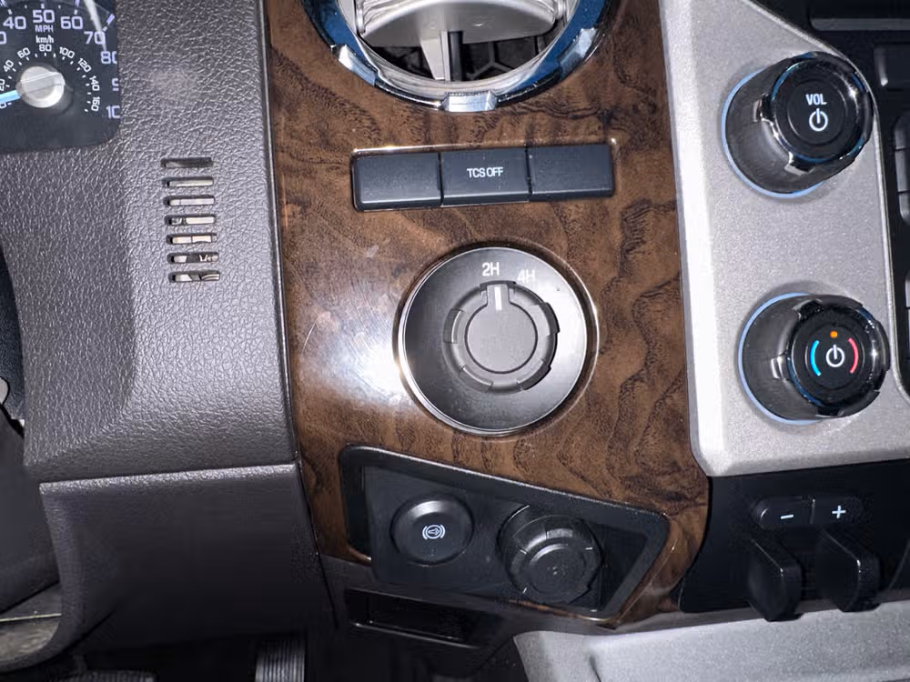 2016 Ford F-350 Super Duty Platinum Crew Cab Image 25