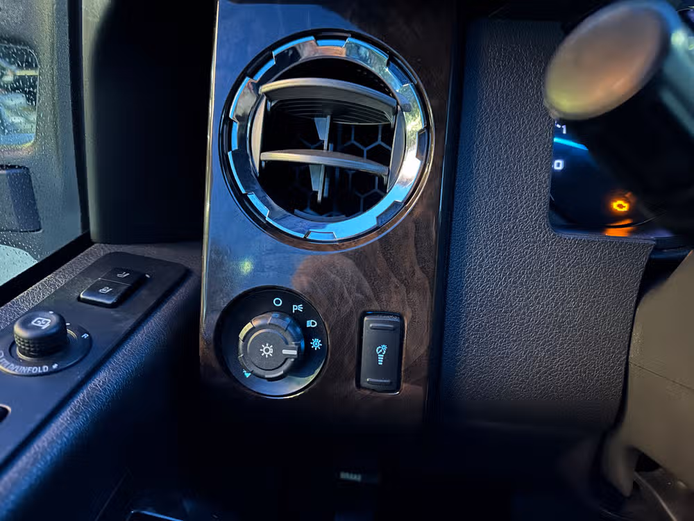 2016 Ford F-350 Super Duty Platinum Crew Cab Image 26