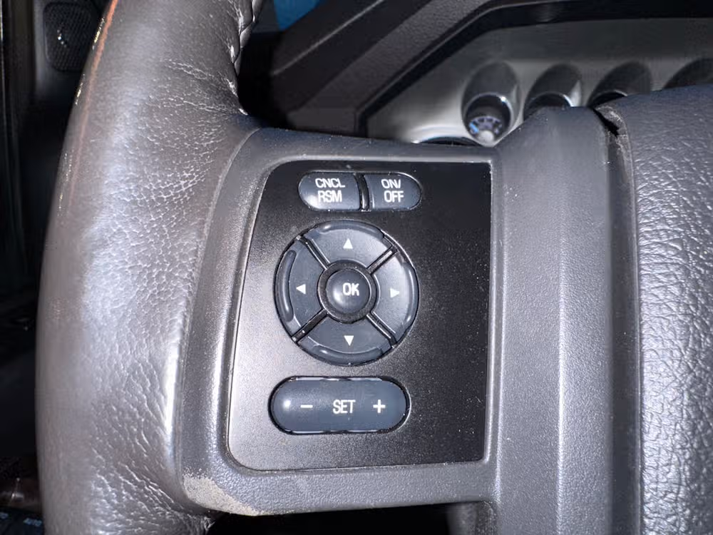 2016 Ford F-350 Super Duty Platinum Crew Cab Image 27