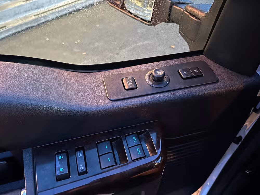 2016 Ford F-350 Super Duty Platinum Crew Cab Image 31