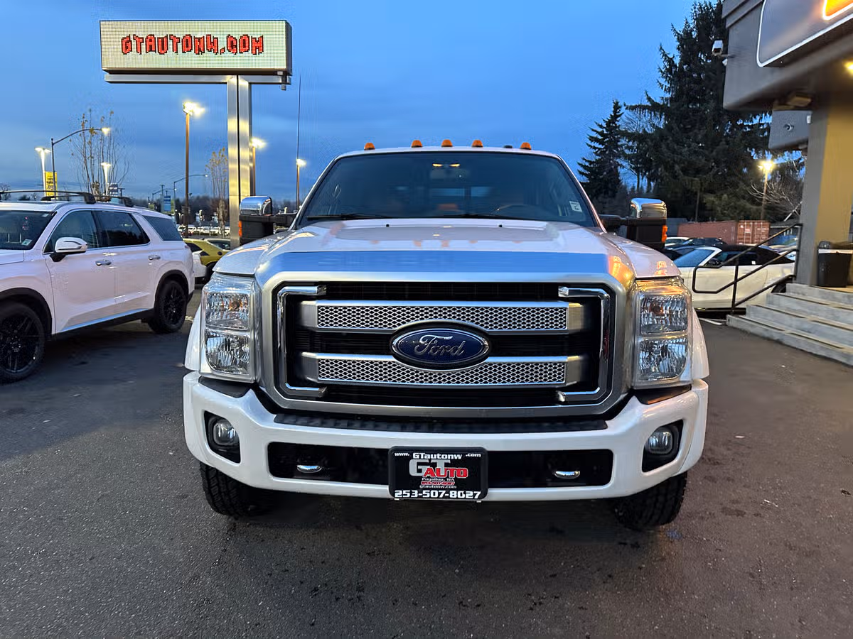 2016 Ford F-350 Super Duty Platinum Crew Cab Image 2