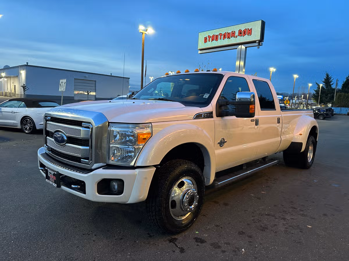2016 Ford F-350 Super Duty Platinum Crew Cab Image 3