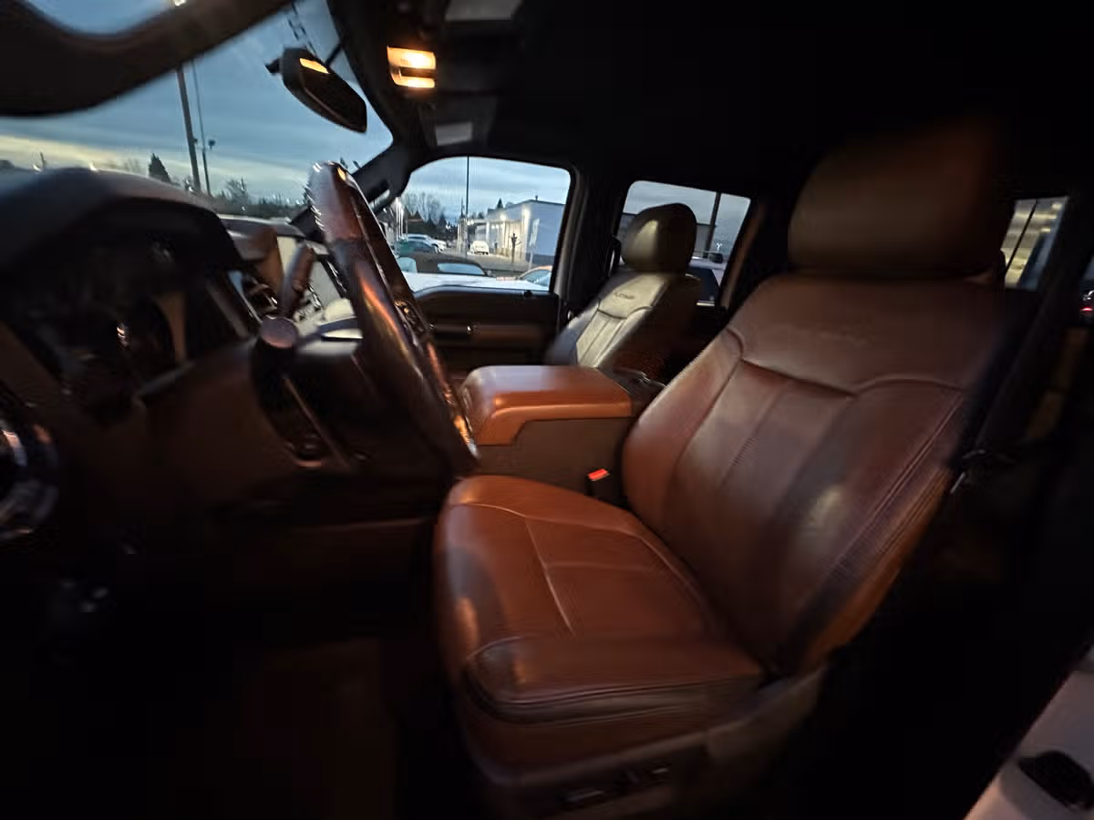 2016 Ford F-350 Super Duty Platinum Crew Cab Image 12